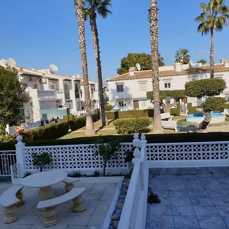 Charmant Rez-de-chaussee Et Piscine Bar-restaurant Apartment *